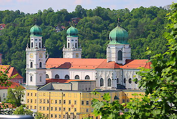 IG Bau Busreise nach Passau * Mehrtagesfahrt der IG Bau Bezirksverband Ostsachsen zum vierten Mal im Hotel Beinbauer * Der heutige Tagesausflug in die Dreiflüssestadt Passau mit einer Schifffahrt auf der Donau